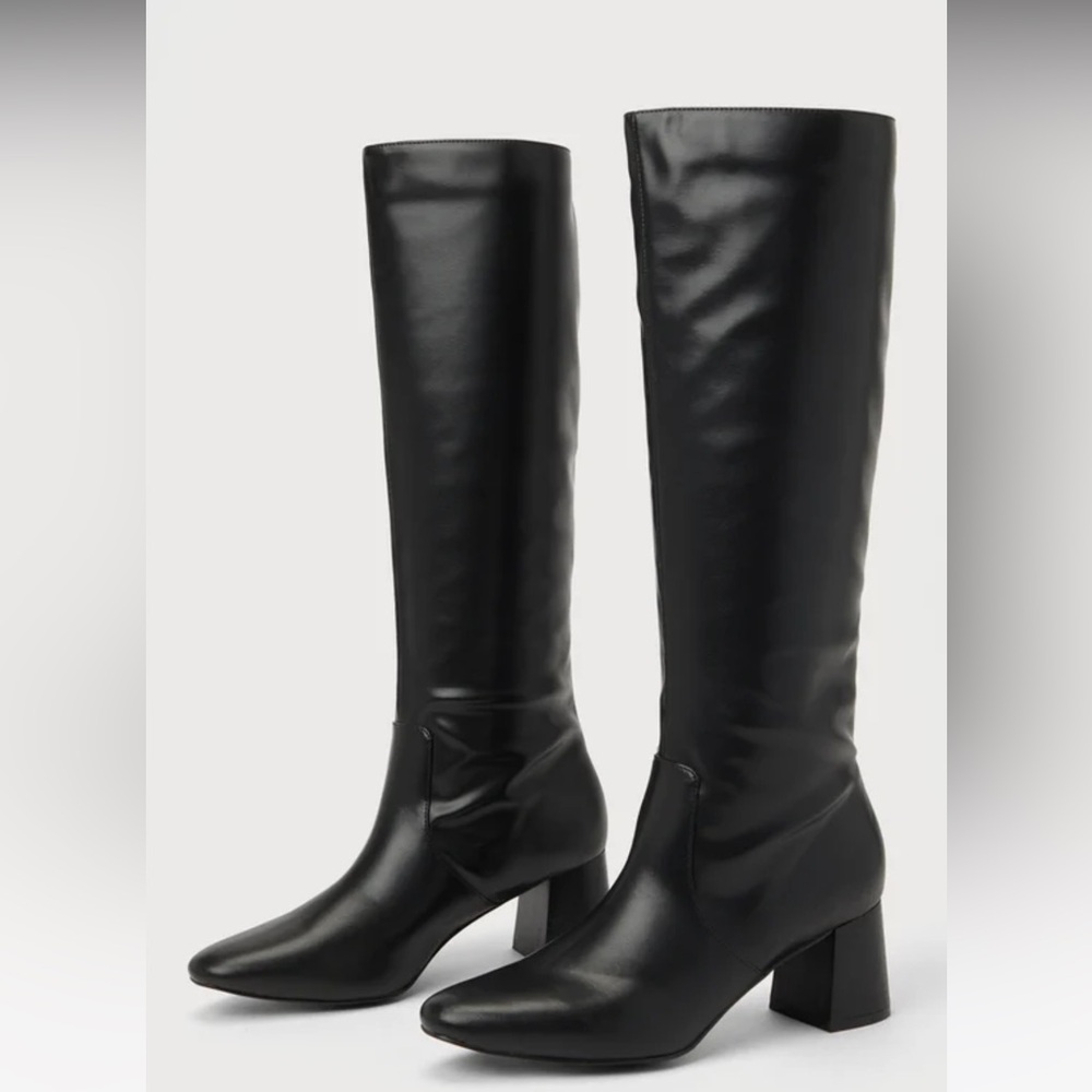 ✨MUST HAVE!✨ Black Fall Boots! 
Lulus Brand